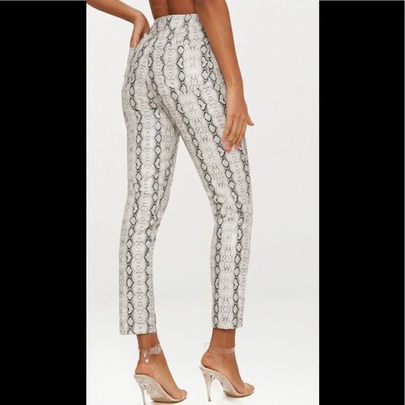Pretty little things faux leather Grey Front Zip Snake Print Pants sz 8 - Picture 8 of 12